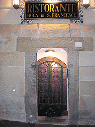 Arezzo  entrada do Ristorante Buca di S. Francesco.