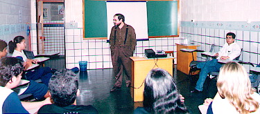 Dr. Paulo R. Meron de Vargas e os alunos