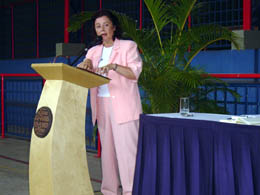 Dra. Leila Ianonne em palestra para pais (07/02/2004)