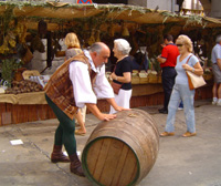 Avila - El mercado medieval. Tendas, barricas, trajes...