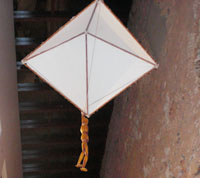 Uma das rplicas, o prottipo de um paraquedas